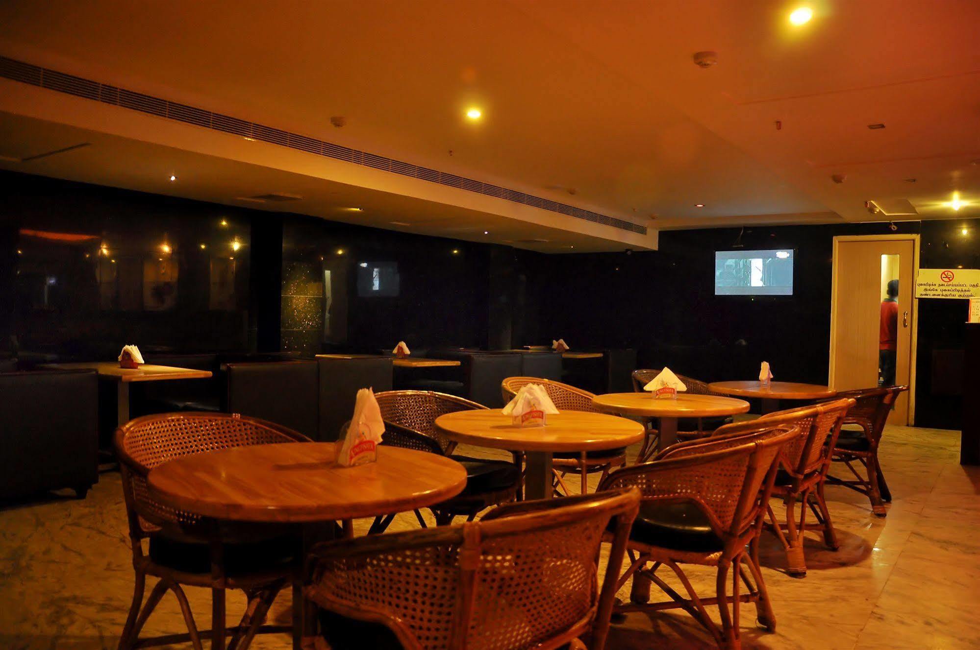 Nayagara Hotel Chennai Exterior foto