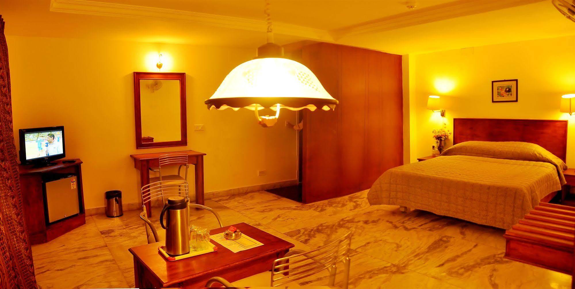 Nayagara Hotel Chennai Exterior foto